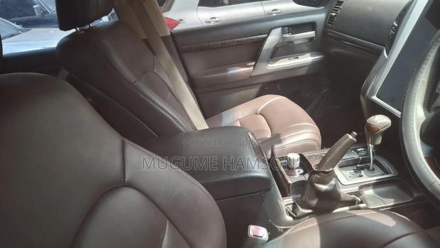 Toyota Land Cruiser 2012 White