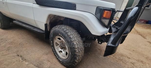 Toyota Land Cruiser 2005 White
