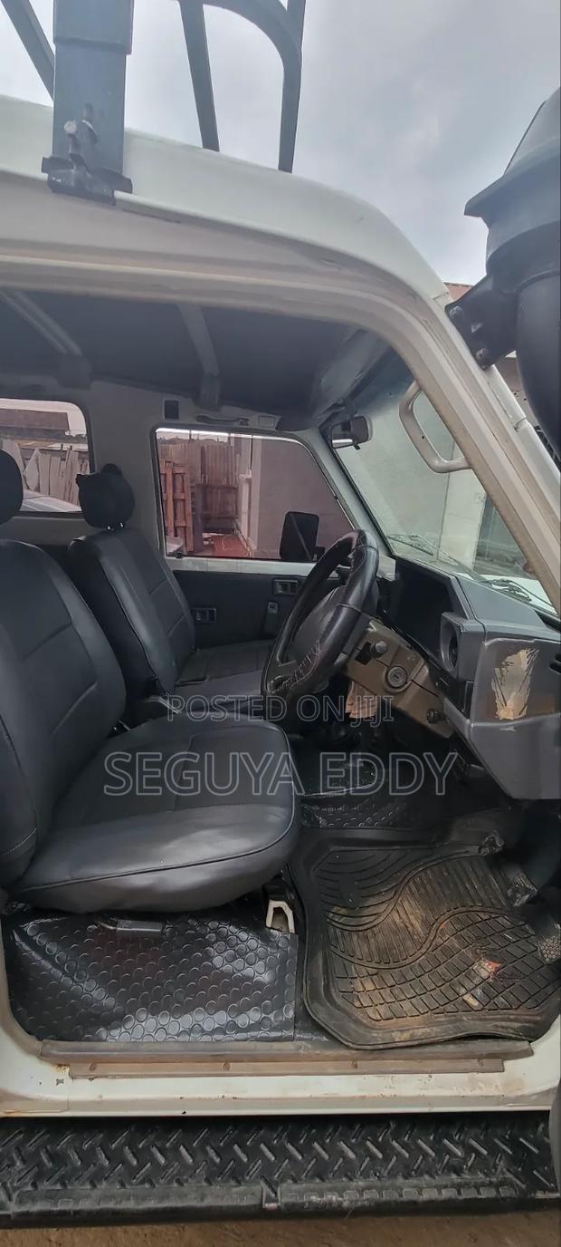 Toyota Land Cruiser 2005 White