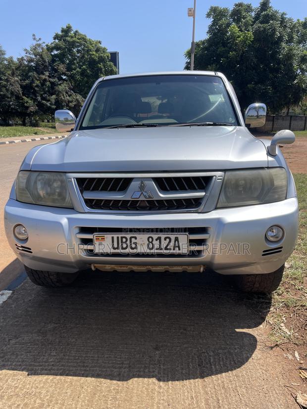 Mitsubishi Pajero 2010 Silver