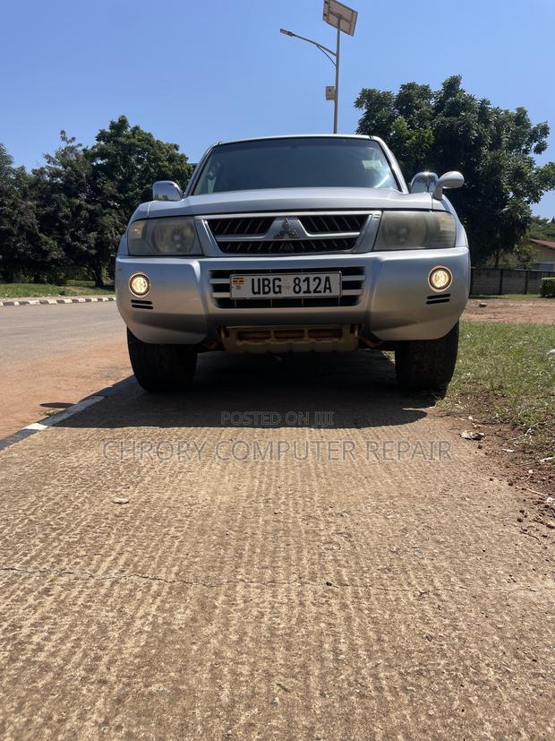 Mitsubishi Pajero 2010 Silver