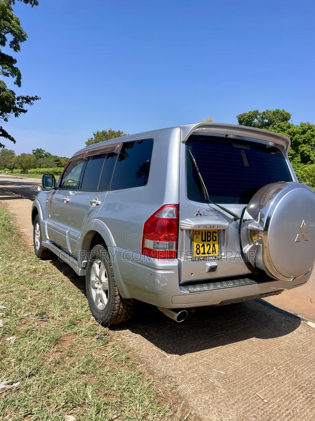 Mitsubishi Pajero 2010 Silver