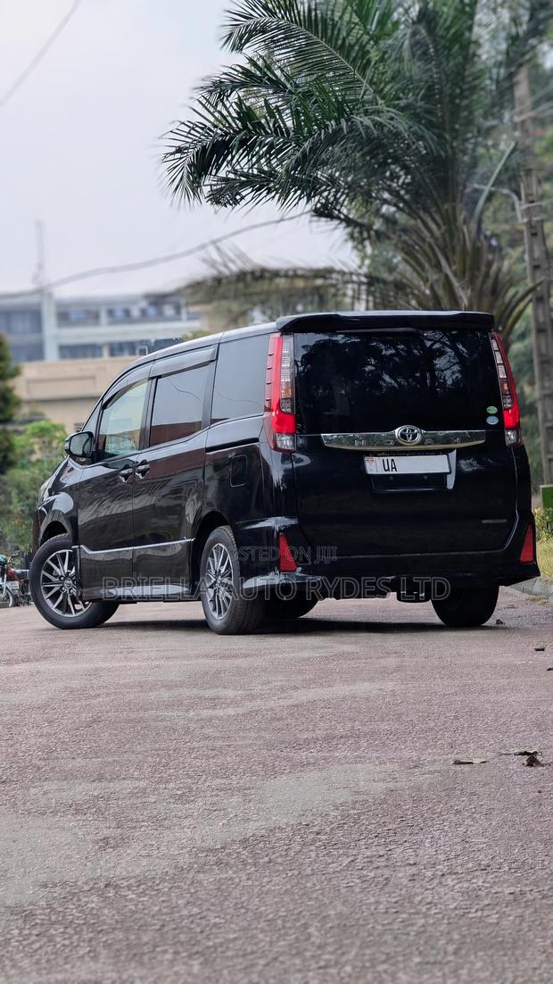 Toyota Noah 2015 Black