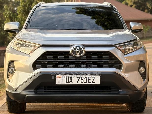 Toyota RAV4 XLE Premium FWD 2020 Silver