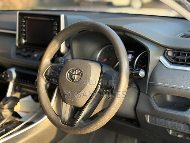 Toyota RAV4 XLE Premium FWD 2020 Silver