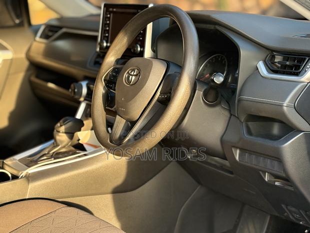 Toyota RAV4 XLE Premium FWD 2020 Silver
