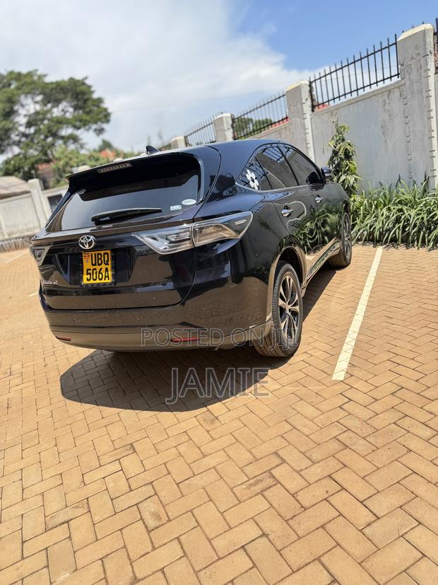 Toyota Harrier 2.0 2015 Black
