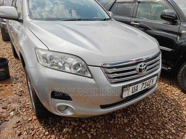 Toyota Vanguard 2011 Silver
