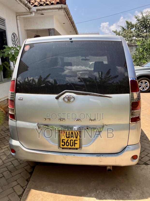 Toyota Noah 2.0 FWD (8 Seater) 2002 Silver