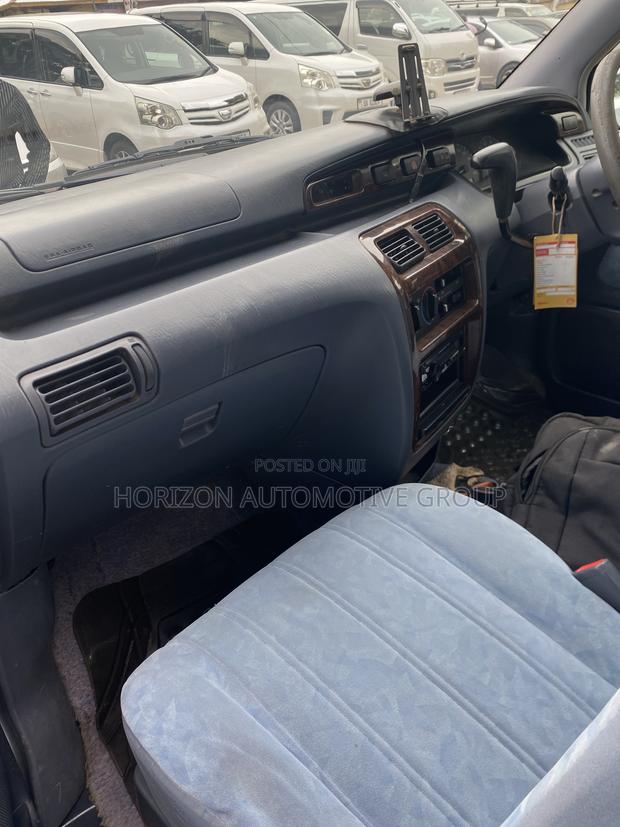 Toyota Noah 2.0 FWD (8 Seater) 2001 Gray