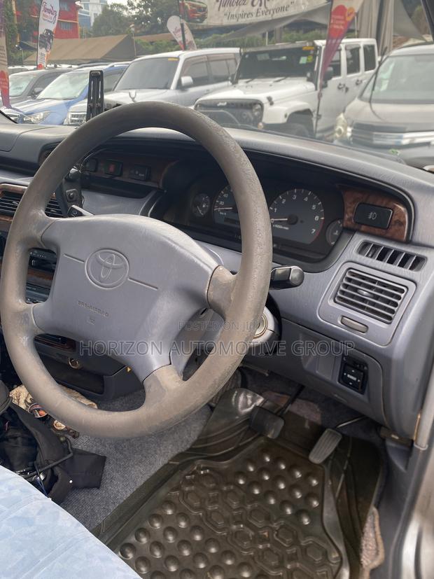 Toyota Noah 2.0 FWD (8 Seater) 2001 Gray