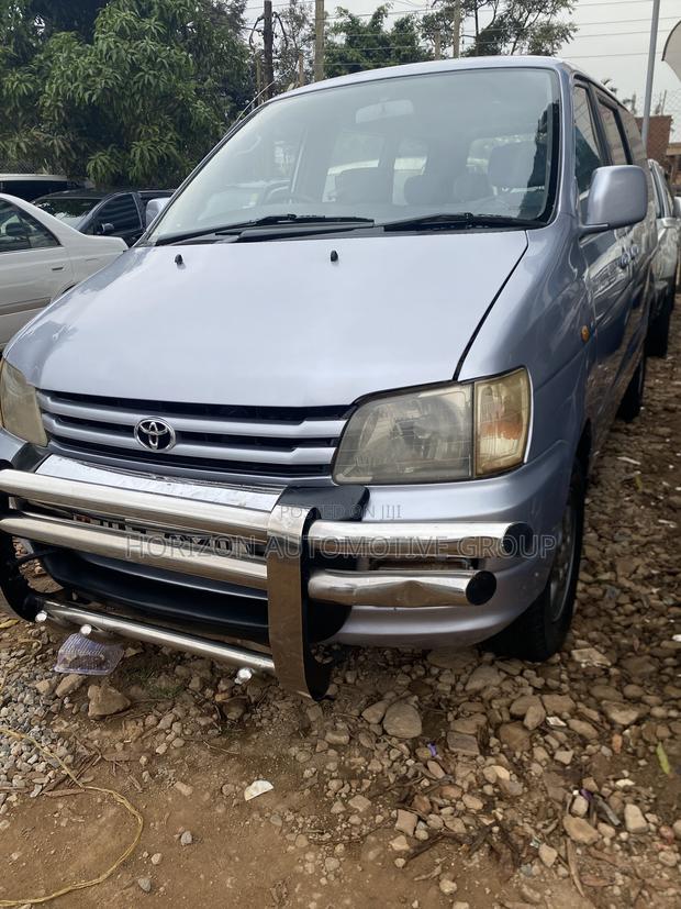 Toyota Noah 2.0 FWD (8 Seater) 2001 Gray