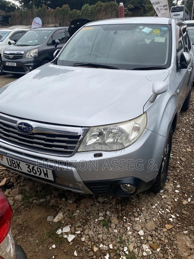 Subaru Forester 2.0D X 2010 Gray