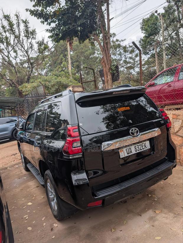 Toyota Land Cruiser Prado 2018 Black