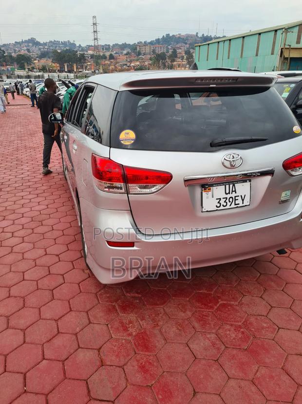 Toyota Wish 2012 Silver