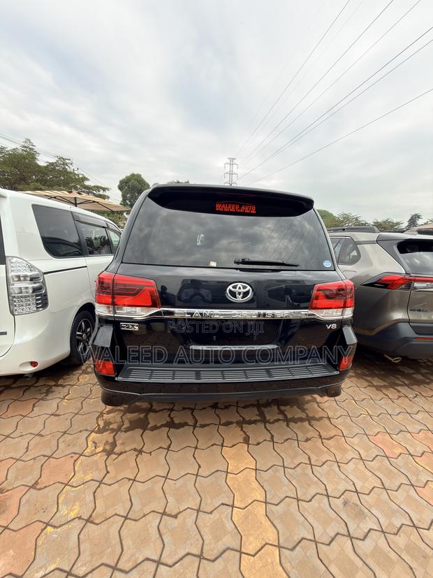 Toyota Land Cruiser 4.6 V8 ZX 2017 Black