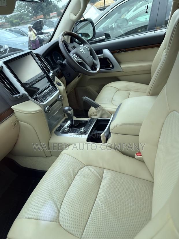 Toyota Land Cruiser 4.6 V8 ZX 2017 Black