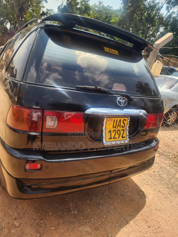 Toyota Ipsum 2000 Black