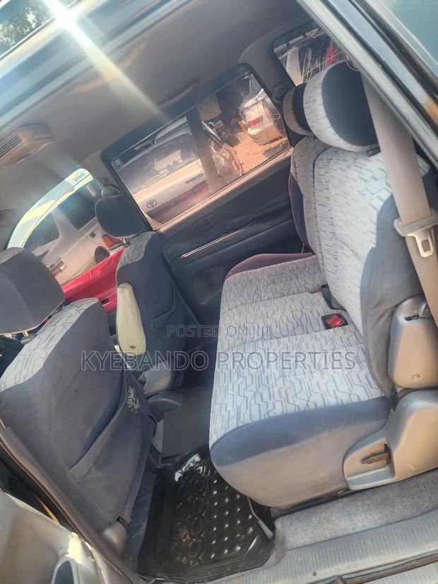 Toyota Ipsum 2000 Black