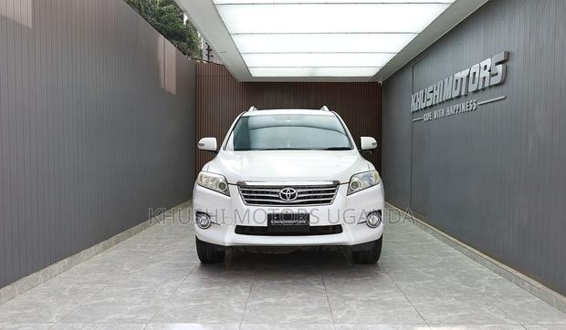 Toyota Vanguard 2012 White