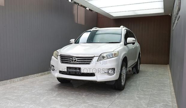 Toyota Vanguard 2012 White
