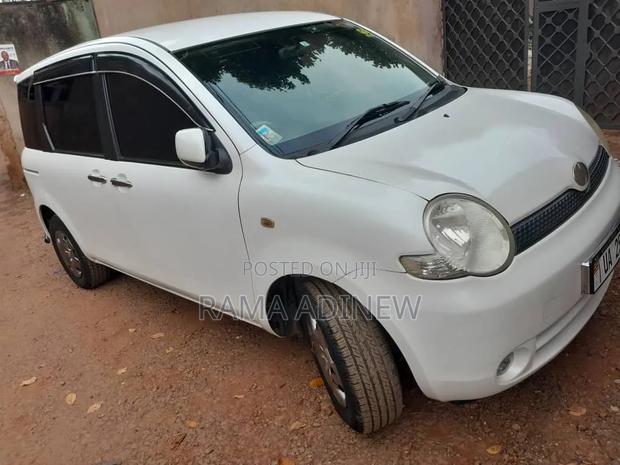 Toyota Sienta 2008 White
