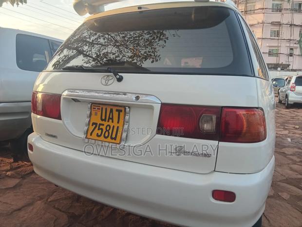 Toyota Ipsum 1996 White