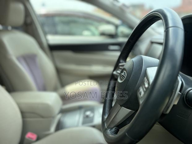 Subaru Outback 2.5i Premium CVT 2012 Black