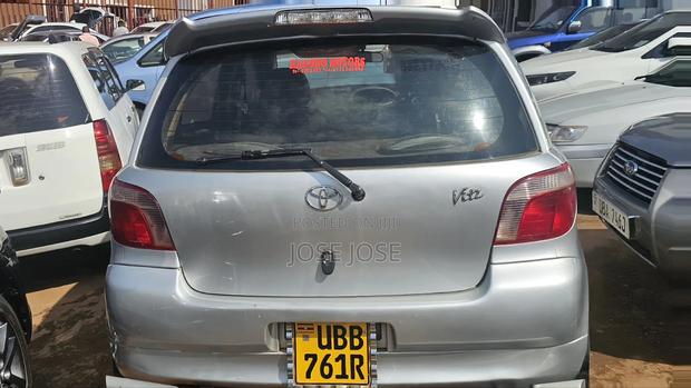 Toyota Vitz 2004 Silver