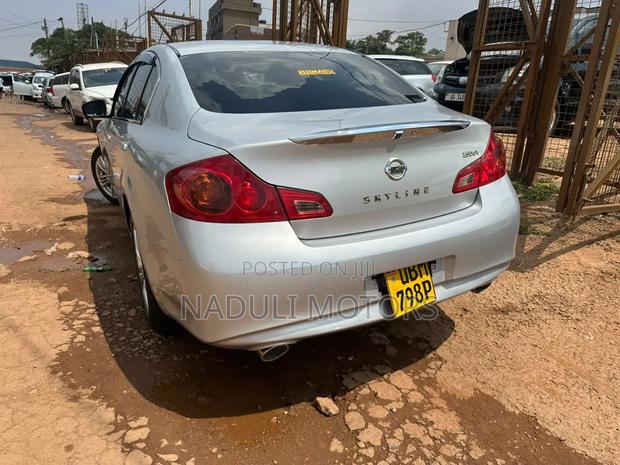 Nissan Skyline 2012 Silver