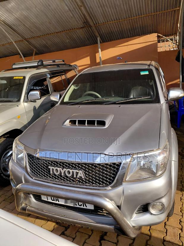 Toyota Hilux 2015 Gray