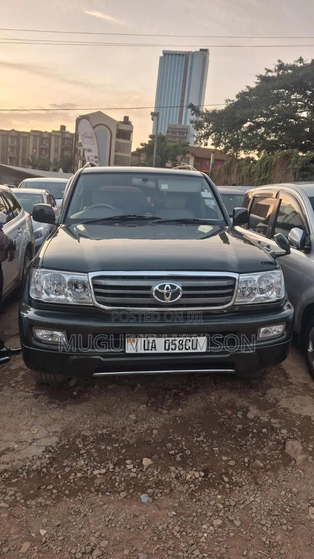 Toyota Land Cruiser 2000 Gray