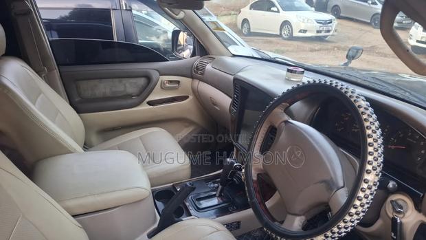 Toyota Land Cruiser 2000 Gray