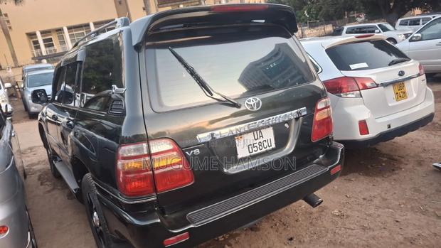 Toyota Land Cruiser 2000 Gray