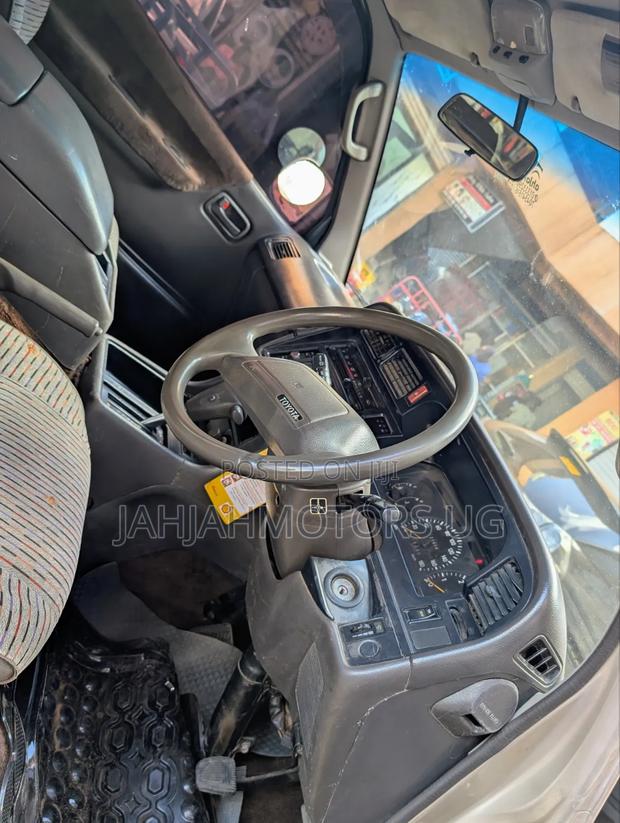 Toyota Grand HiAce 1999 Gold
