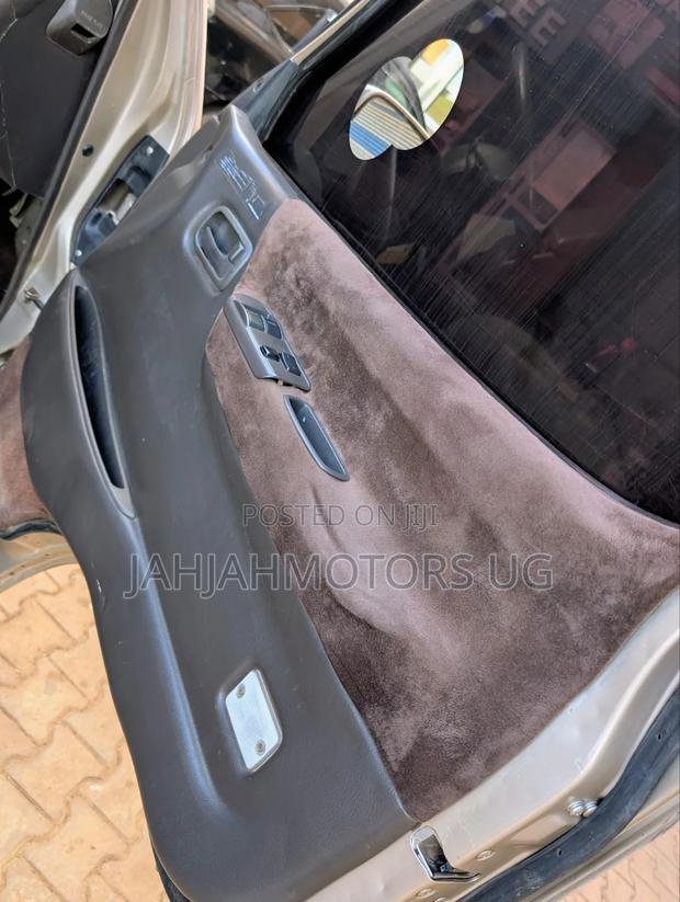 Toyota Grand HiAce 1999 Gold
