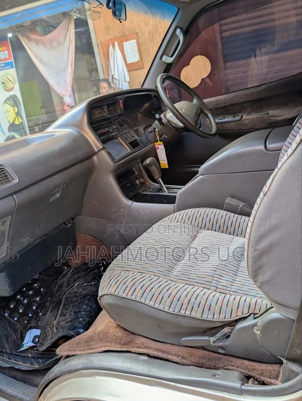 Toyota Grand HiAce 1999 Gold