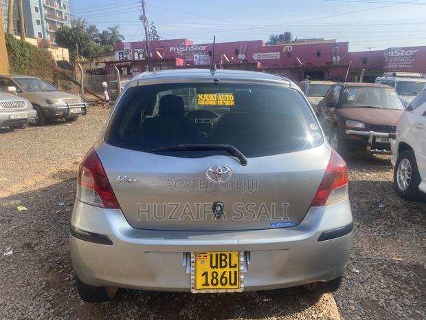 Toyota Vitz 2010 Silver