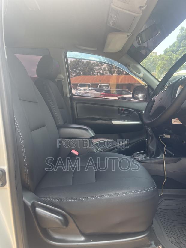 Toyota Hilux 2014 Silver