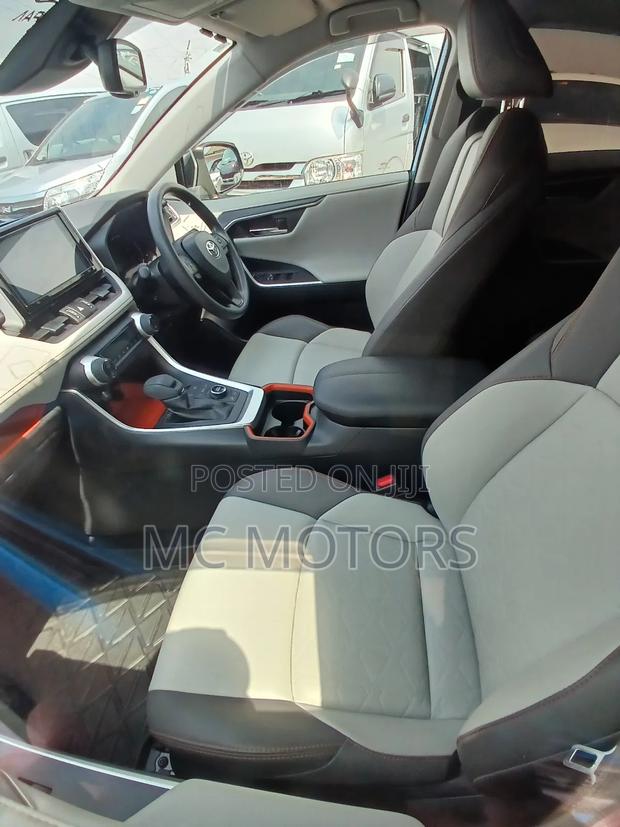 Toyota RAV4 2021 Blue