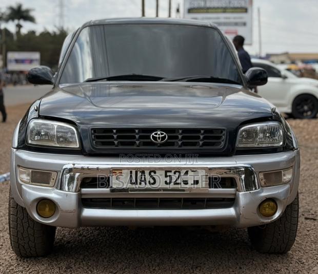 Toyota RAV4 Automatic 2000 Black