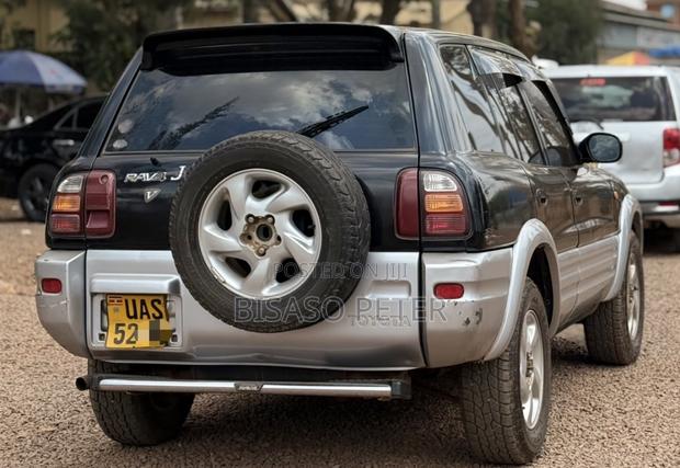 Toyota RAV4 Automatic 2000 Black