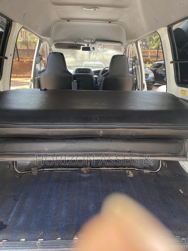 Toyota Noah 2.0 AWD (8 Seater) 2001 White