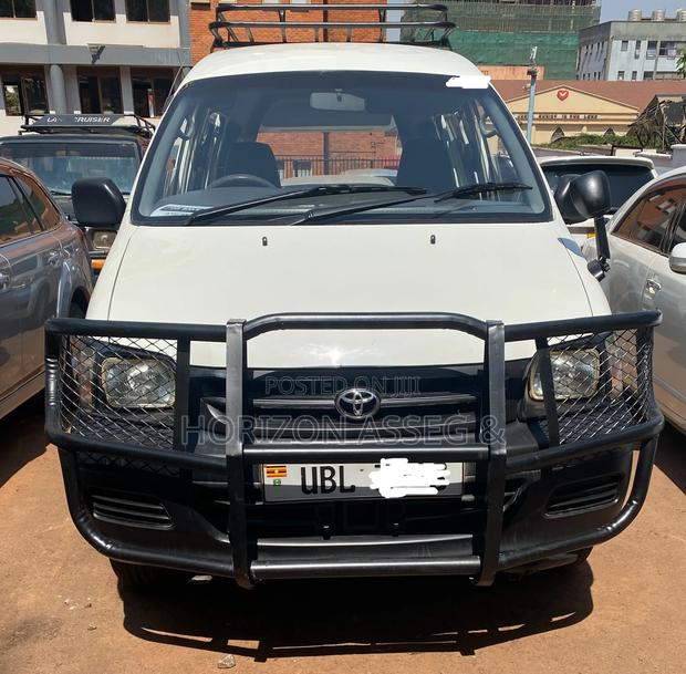 Toyota Noah 2.0 AWD (8 Seater) 2001 White