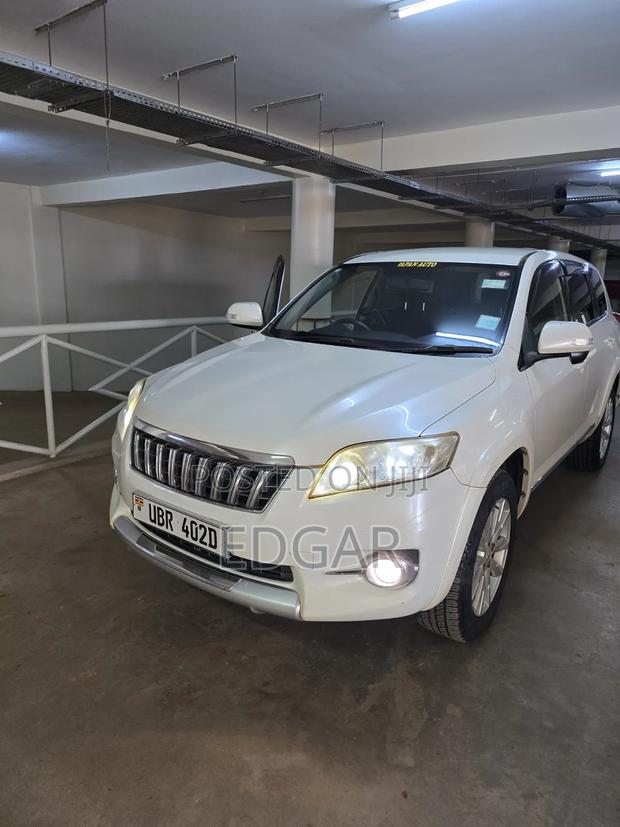 Toyota Vanguard 2012 White