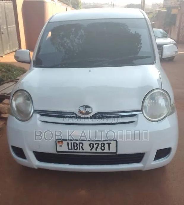 Toyota Sienta 2008 White
