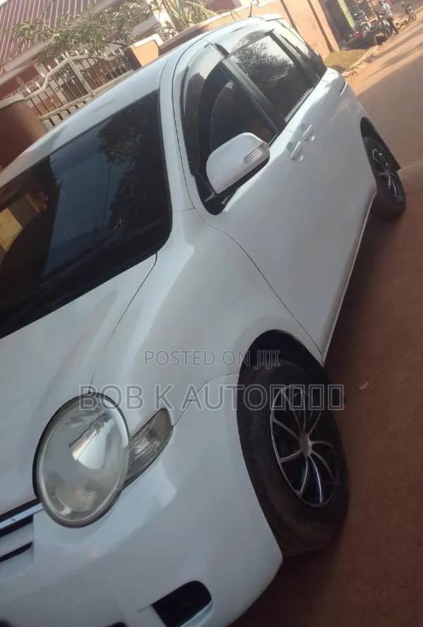 Toyota Sienta 2008 White