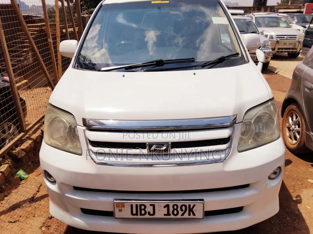 Toyota Noah 2006 White