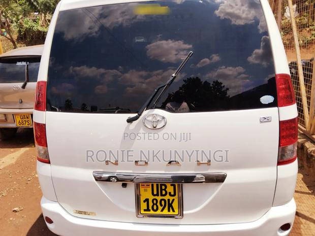 Toyota Noah 2006 White