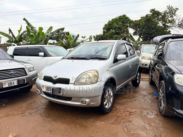 Toyota Vitz 2006 Silver